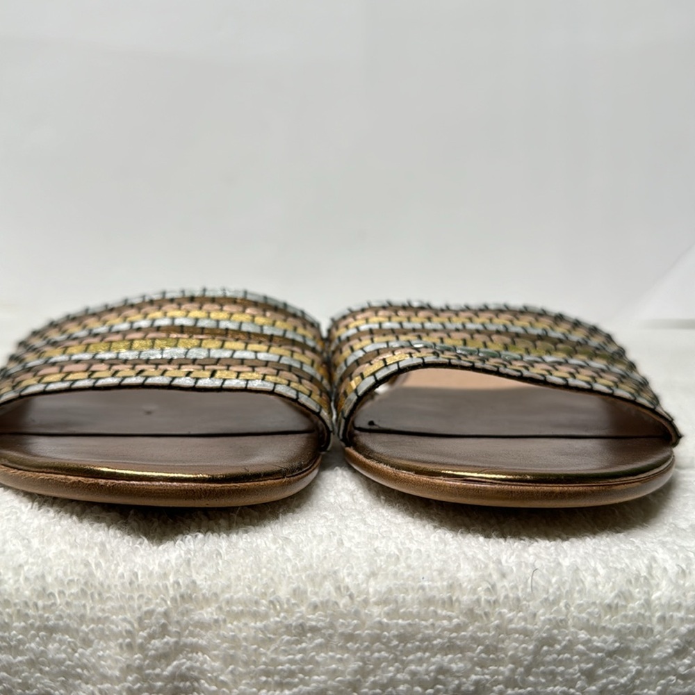 Bella Vita Eli-Italy Metallic Sandal - Picture 8 of 16